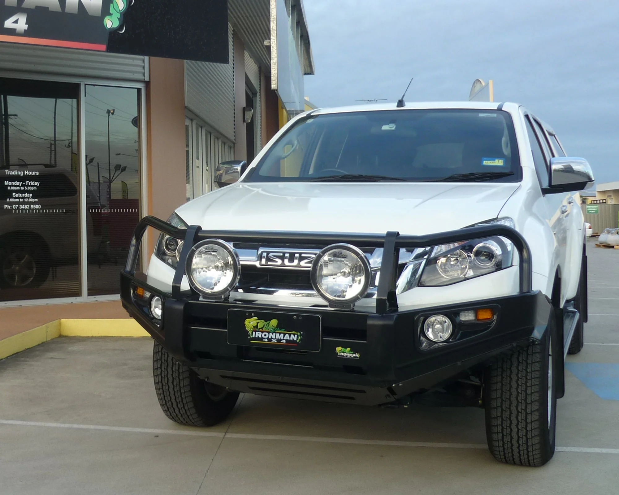 Deluxe Bull Bar - Image 2