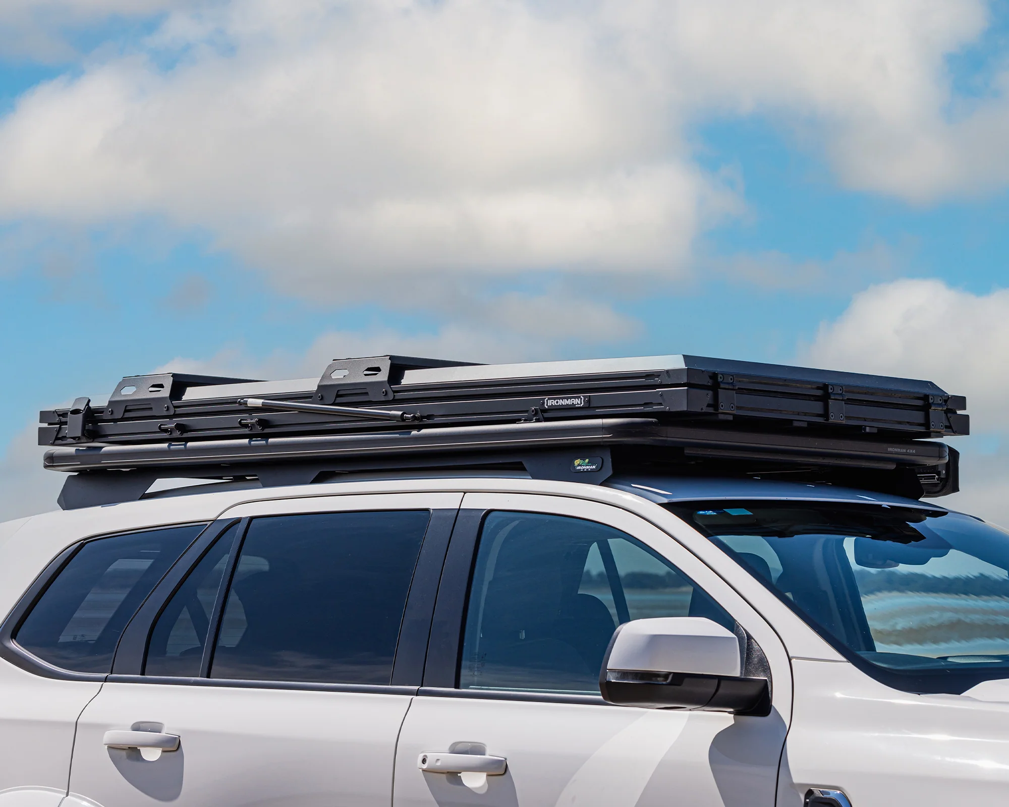 Orion 1200 - Lightweight Hardshell Rooftop Tent - Image 4