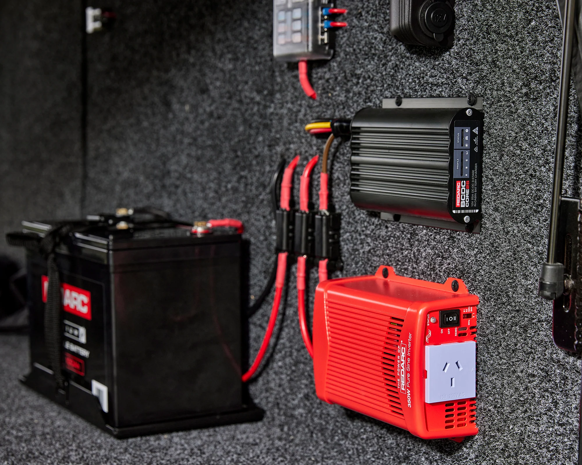 REDARC BCDC Core25 In Cabin 12V 25A Battery Charger - Image 4